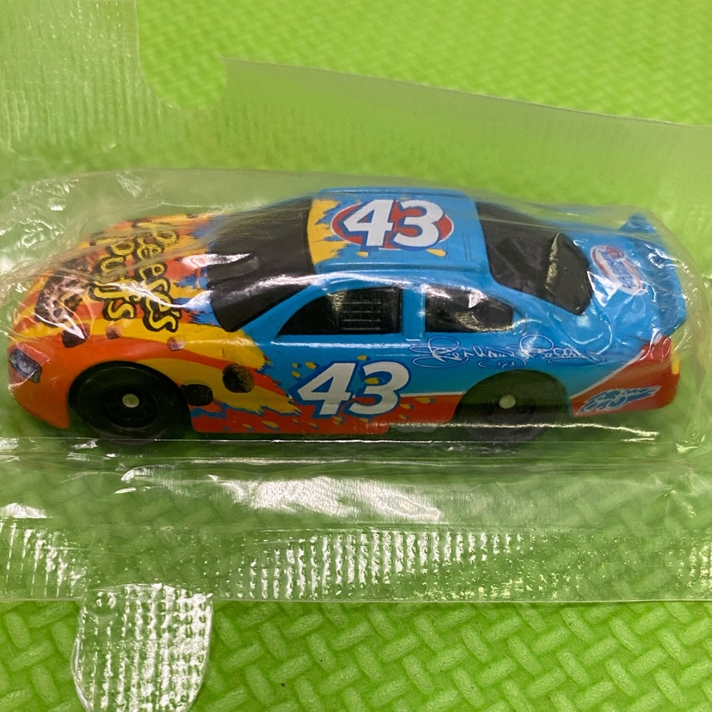 Limited Edition 2008 #43 Reese's Puffs Diecast Car RICHARD PETTY